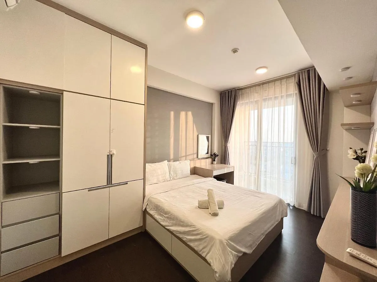 Spacious Saigon - Infinity Pool In Rivergate Ho-Chi-Minh-Stadt Apartment