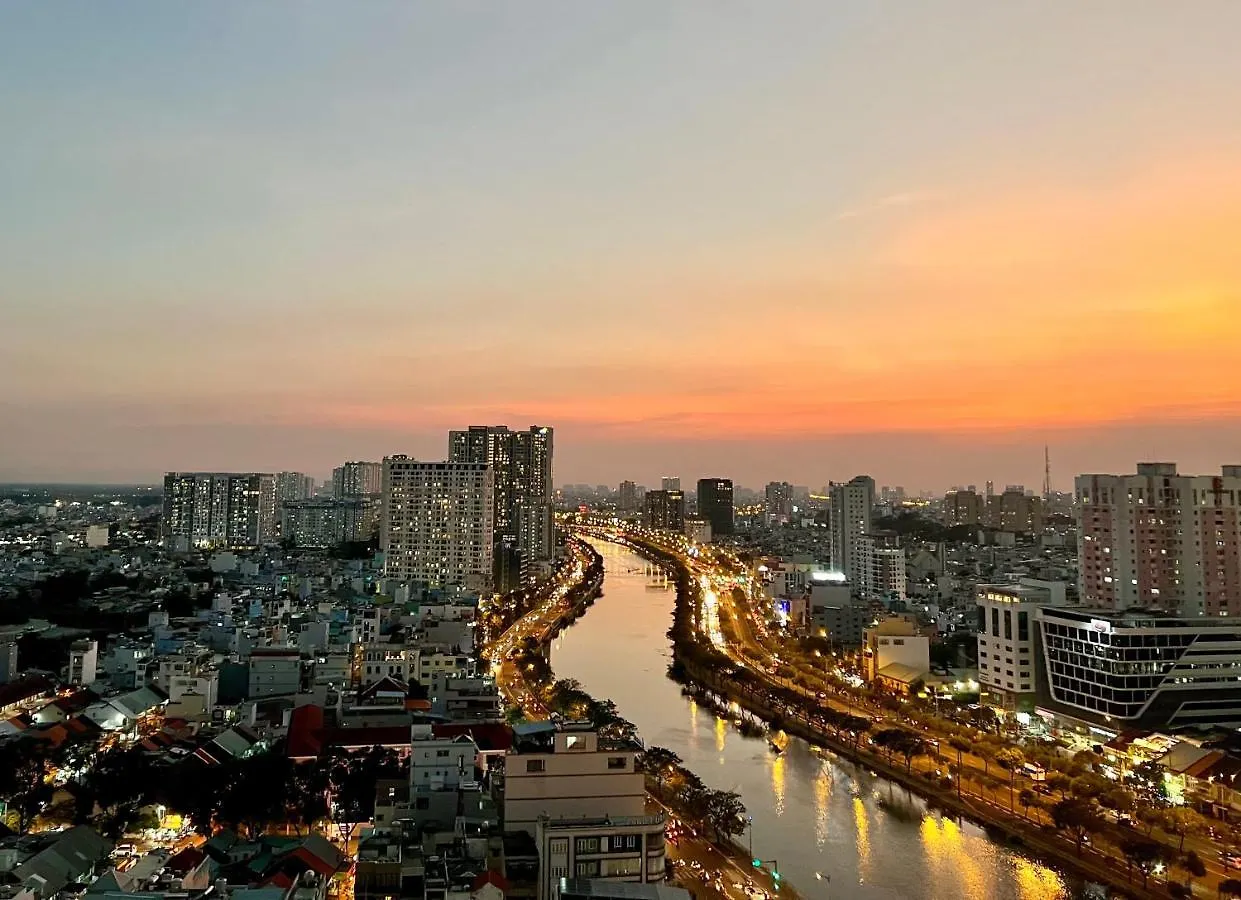 Spacious Saigon - Infinity Pool In Rivergate Ho Chi Minh City Apartment